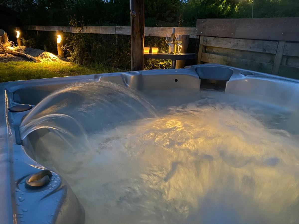 "Zeelandzon" Holiday Home By The Lake With Jacuzzi And Sauna Herkingen Екстериор снимка