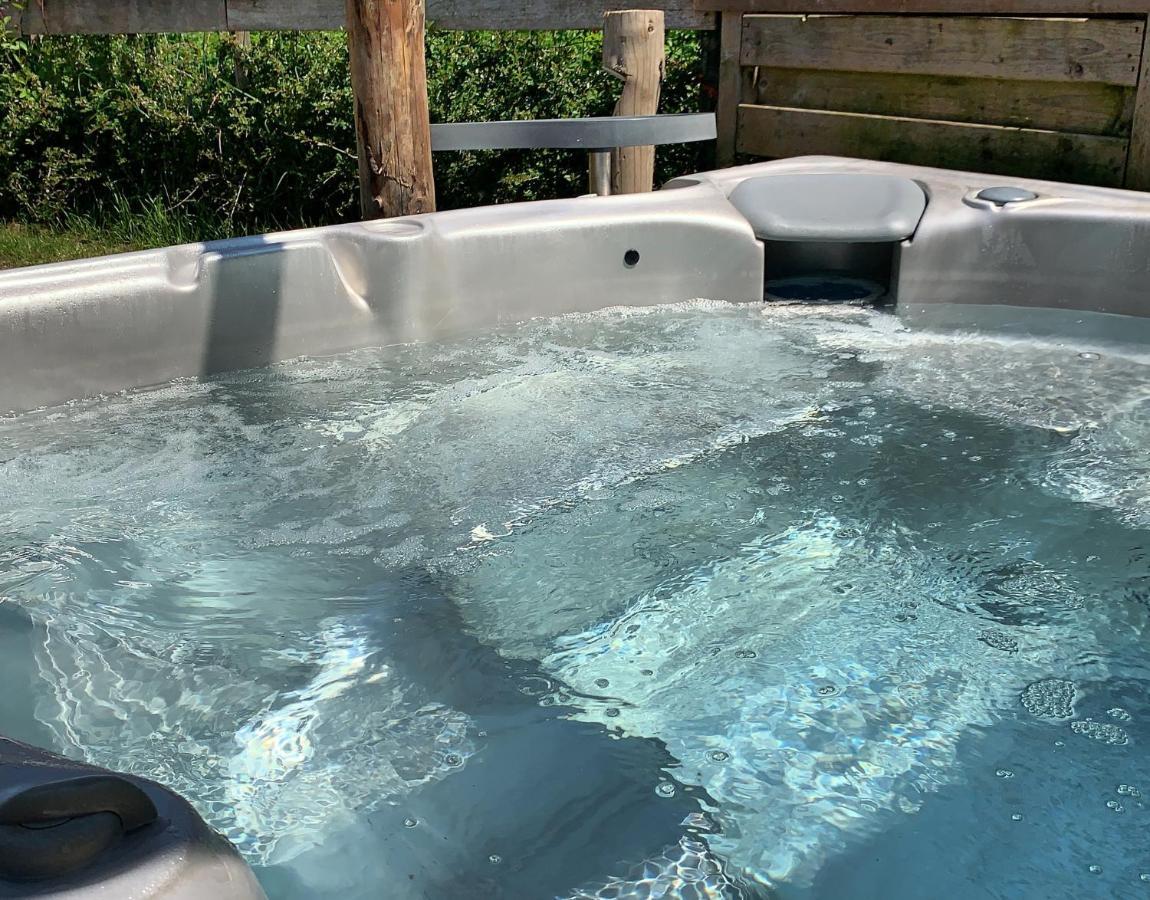 "Zeelandzon" Holiday Home By The Lake With Jacuzzi And Sauna Herkingen Екстериор снимка