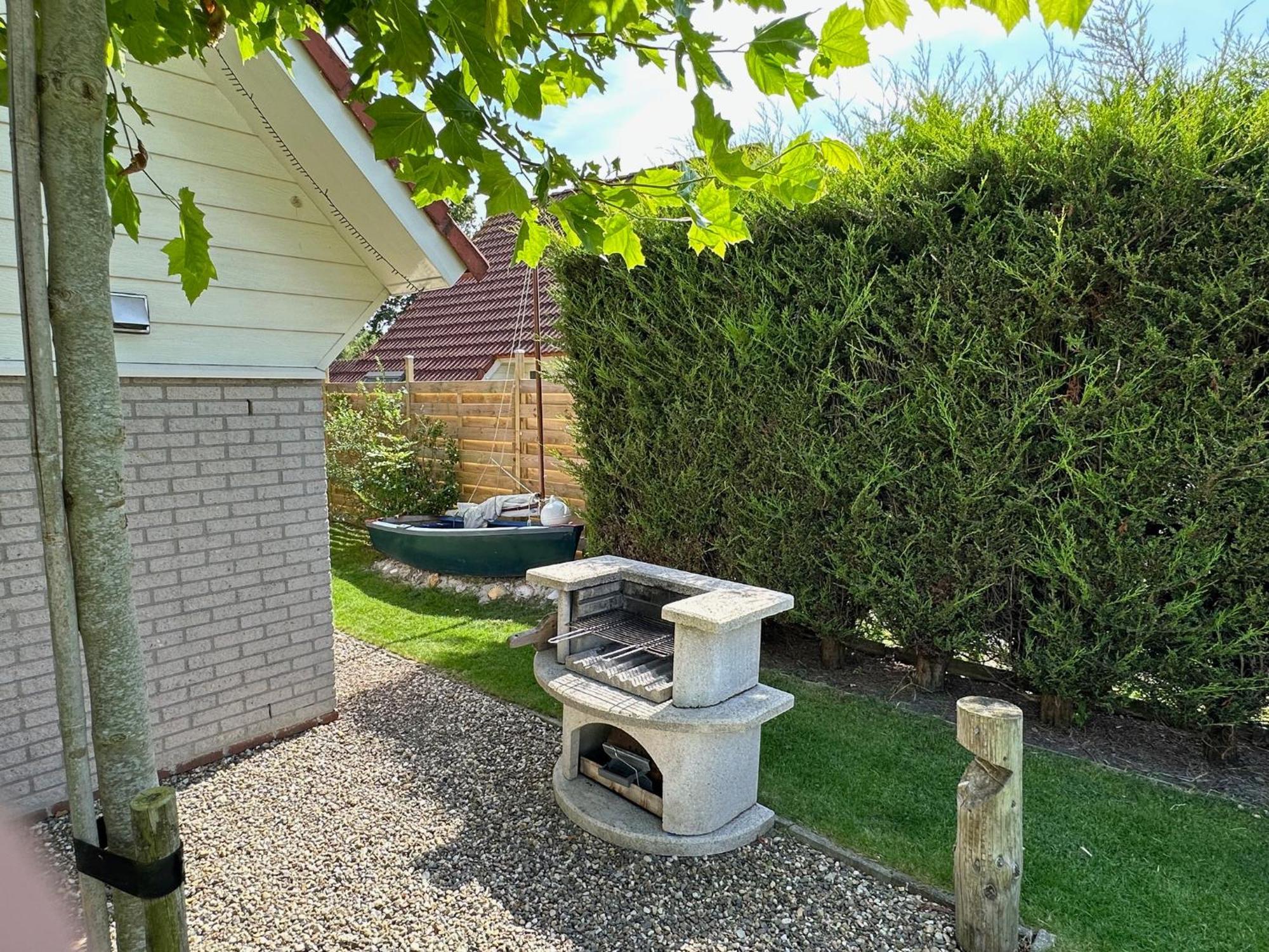 "Zeelandzon" Holiday Home By The Lake With Jacuzzi And Sauna Herkingen Екстериор снимка